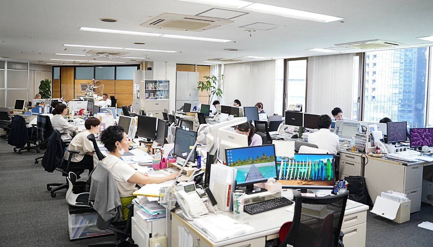 駅近でアクセス抜群!開放感あふれる広々としたオフィス。ゆとりある快適空間で働けます!