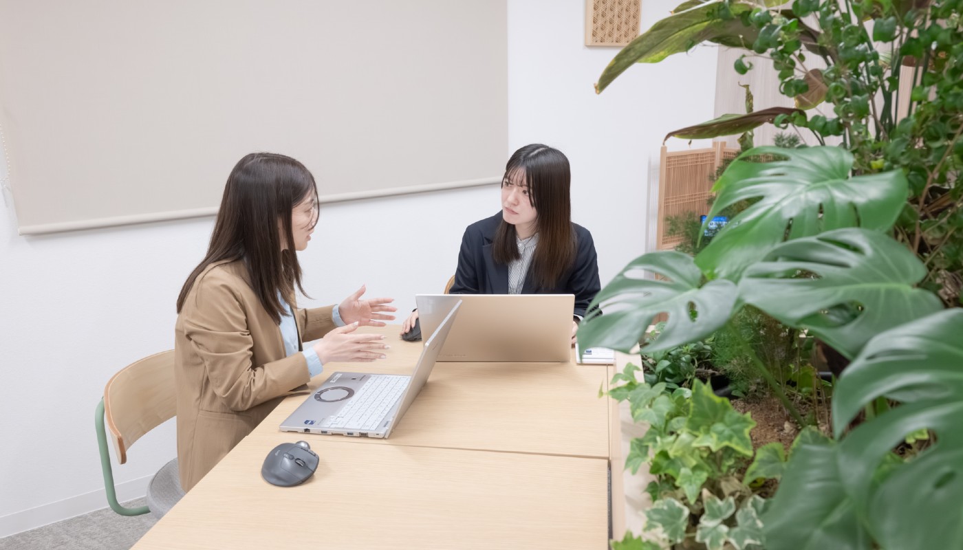 システムで情報共有ができ、クラウド会計にも力を入れているので、ペーパーレス化が進んでおりすっきりとした環境で働けます。