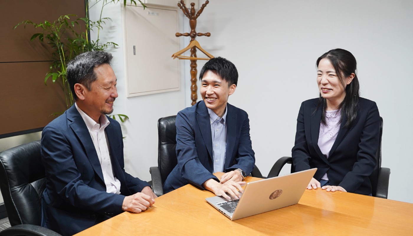 科目合格者も多数在籍!仕事と勉強も両立しやすい環境でお互いに高め合いながら着実に成長できます。