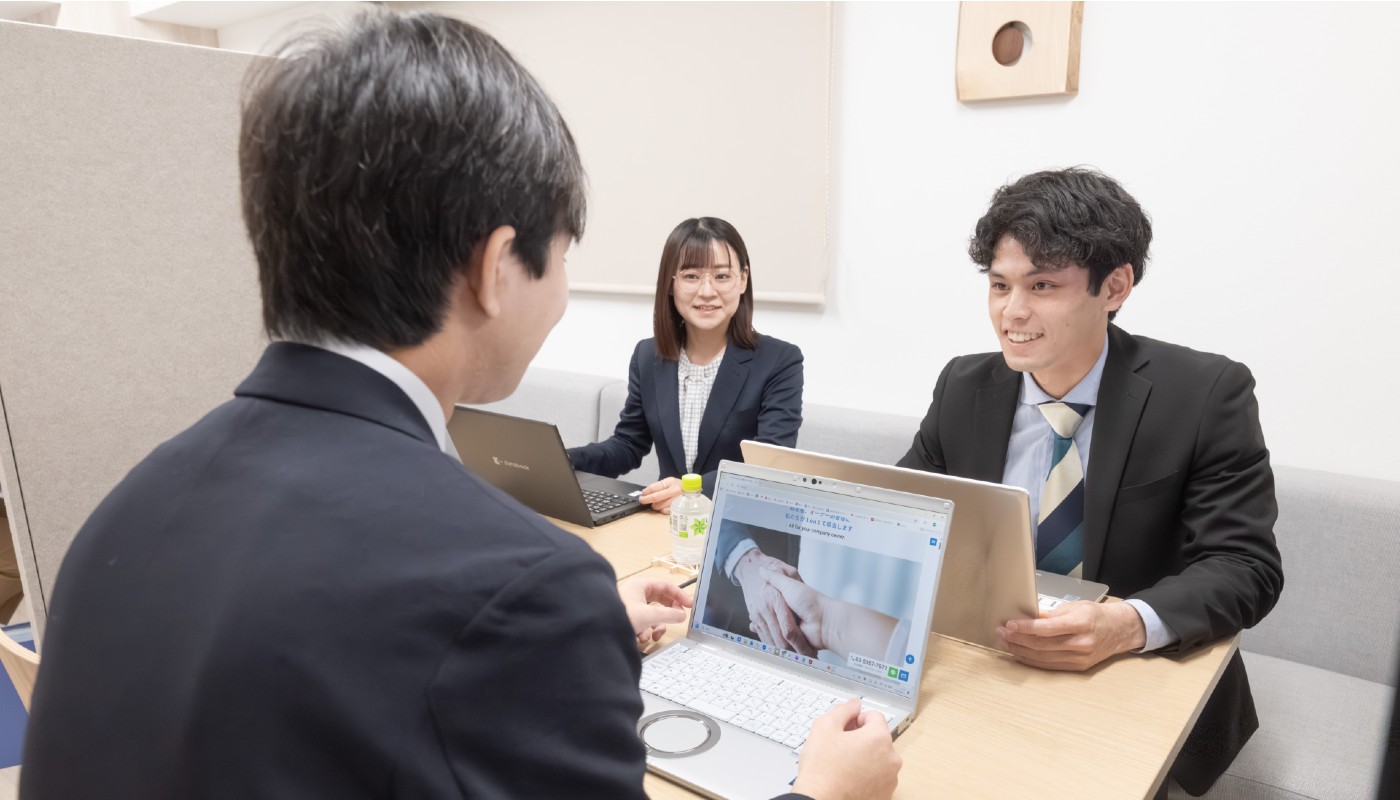 異業種からの転職も多く未経験での入社も多いので、平均年齢も若く活気のある雰囲気の職場です。