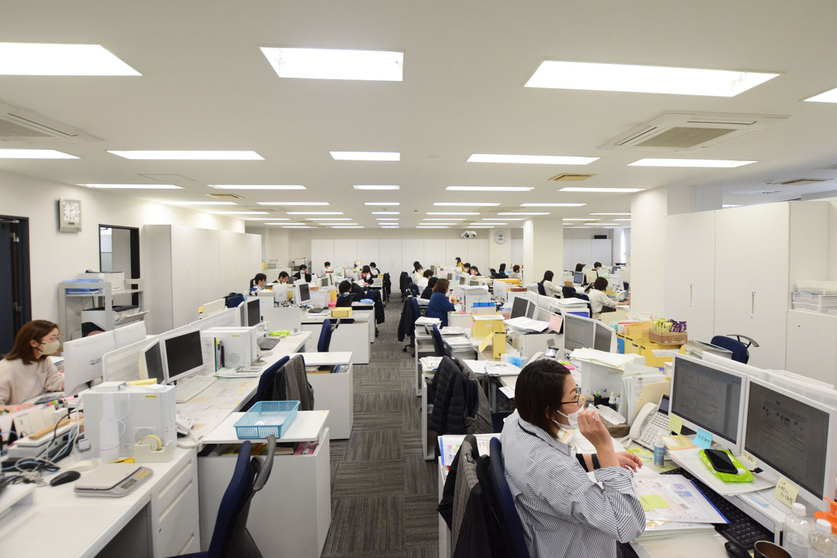 年齢・性別に関係なく活躍できる環境なので、所内の風通しは良く、コミュニケーションも活発です。