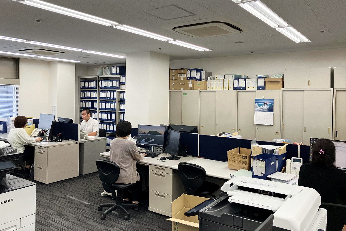 期限のある仕事だからこそ、抱え込まずに皆で協力してクリアしていきましょう!