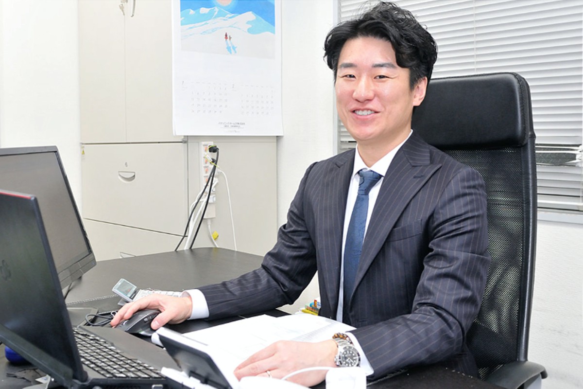 オン・オフはしっかりと切り替えますが、繁忙期を乗り切った後は食事会をしたりと、所内の交流も大切にしています。