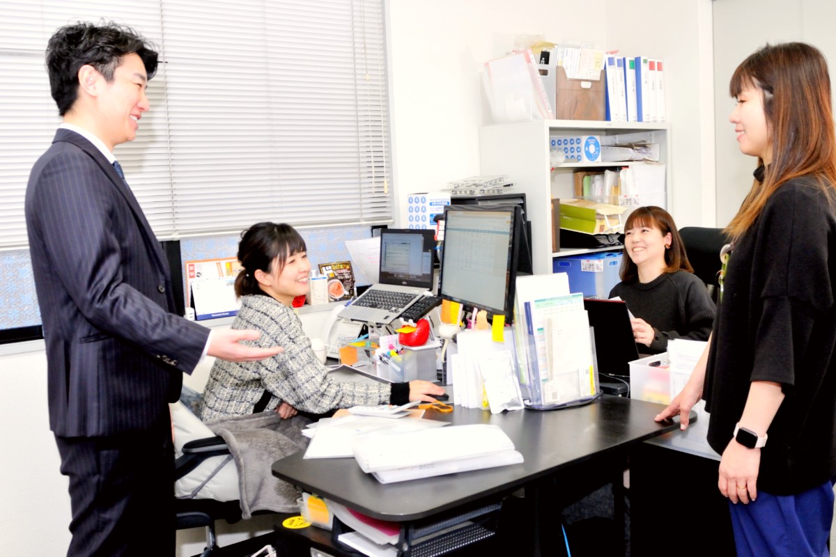 オン・オフはしっかりと切り替えますが、繁忙期を乗り切った後は食事会をしたりと、所内の交流も大切にしています。